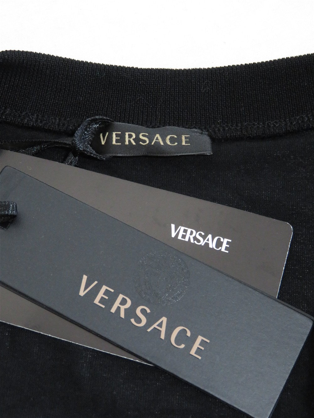 スパンコール装飾 Vネック Tシャツ