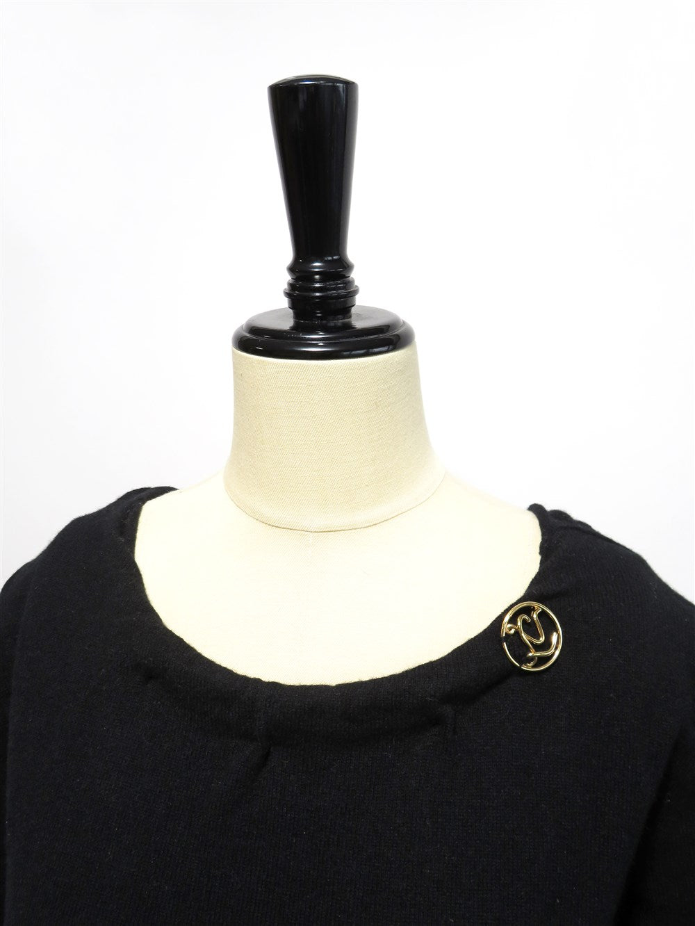 プローチ付き カシミヤ ニット