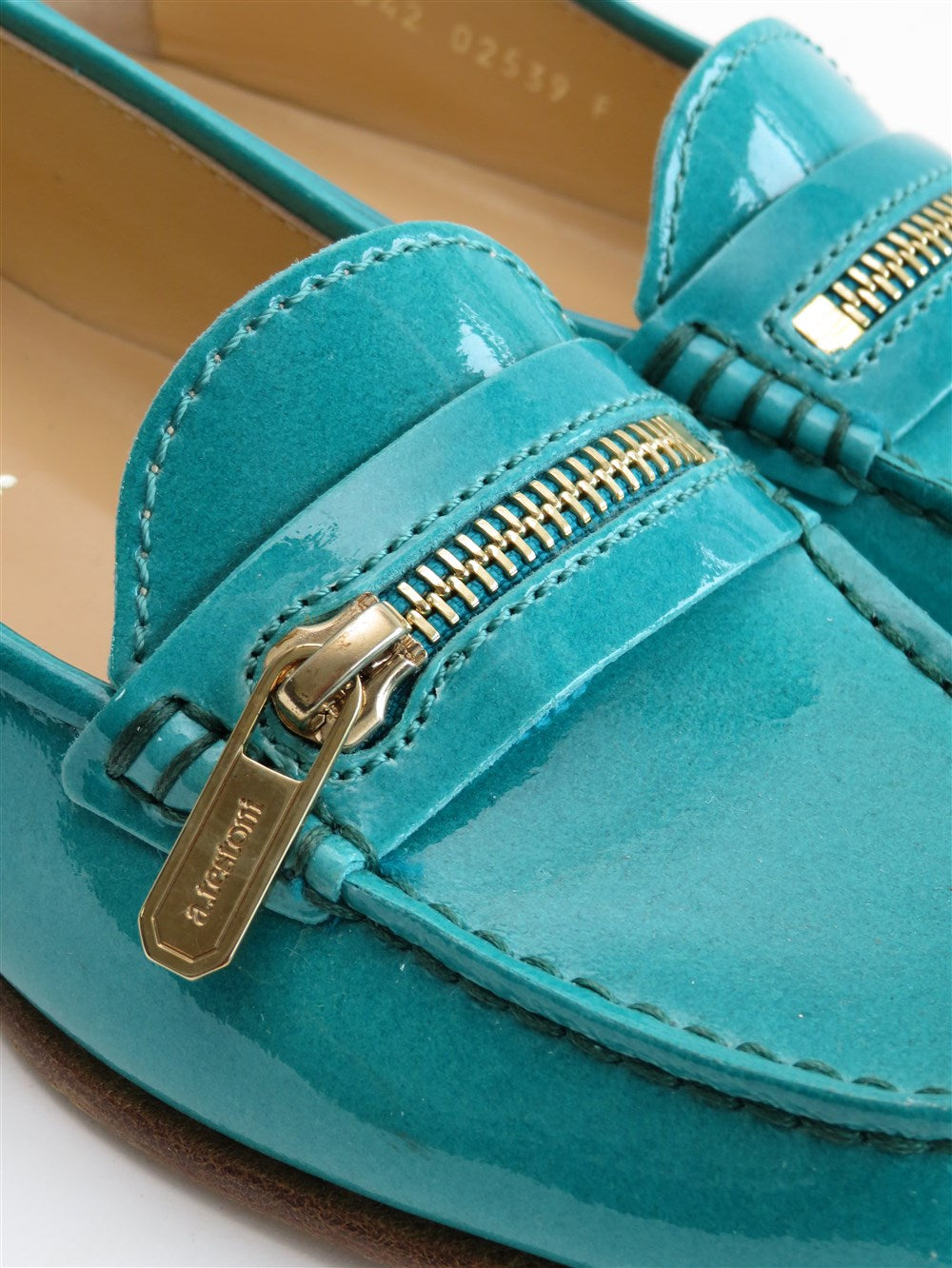 エナメル ローファー