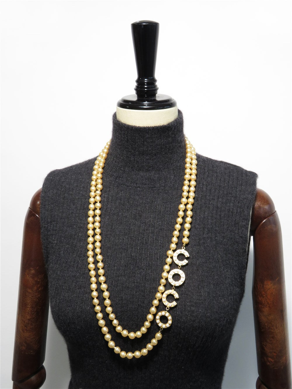 COCOマーク付き コスチュームパール ロングネックレス
