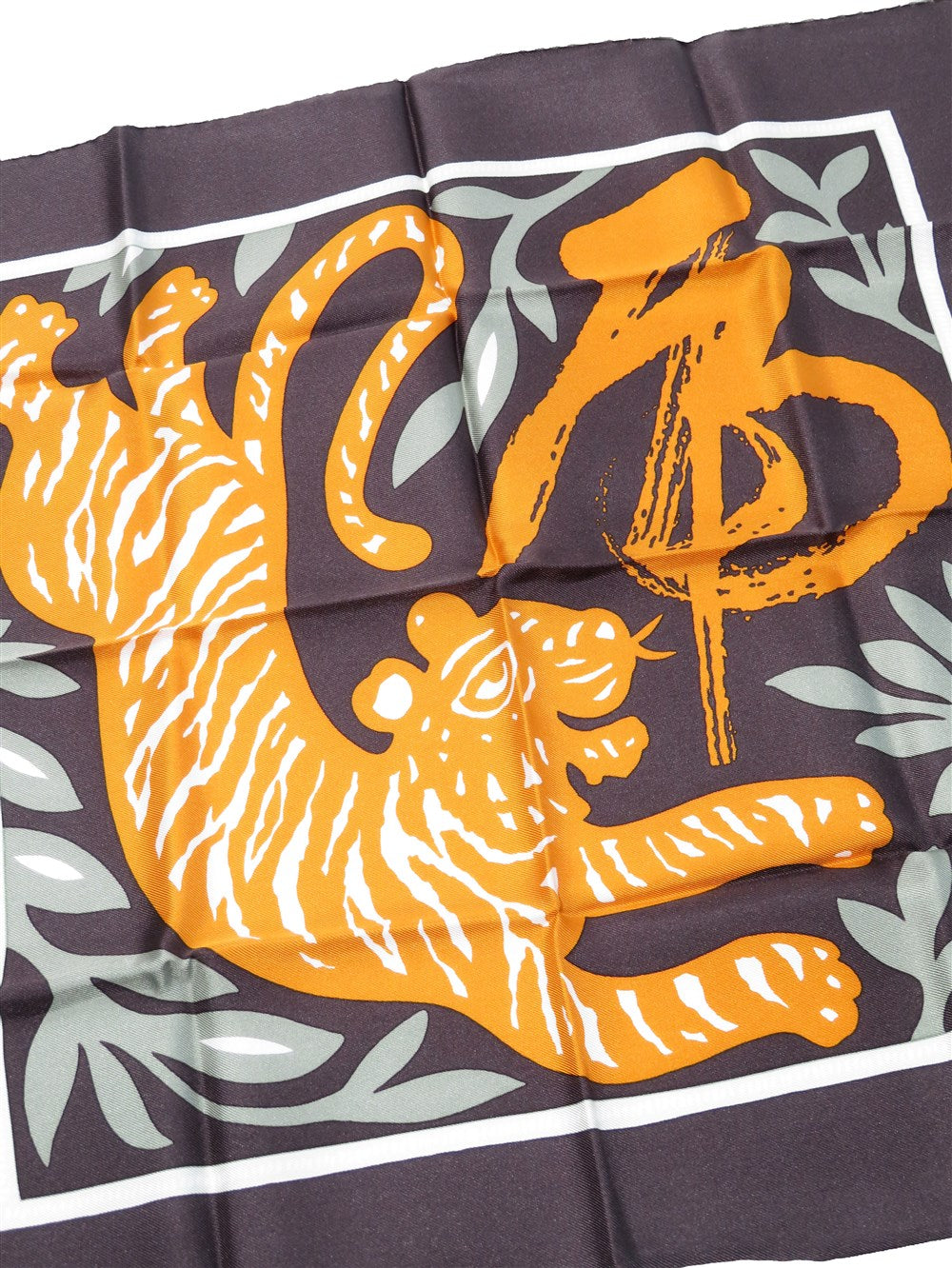 カレ45 タイガー スカーフ