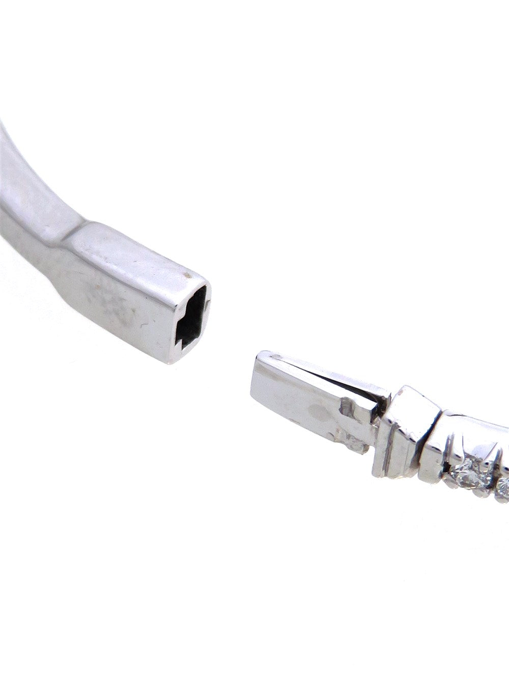 メトロヒンジ ダイヤモンド バングル