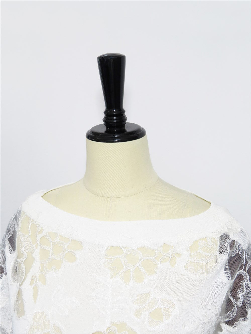 シアーフローラルレース ボートネック トップス