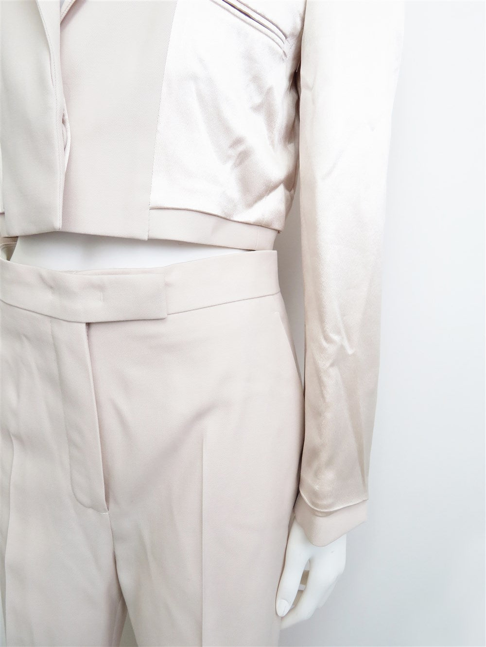 サテン切替 クロップド ジャケット& フレア パンツ 22AW