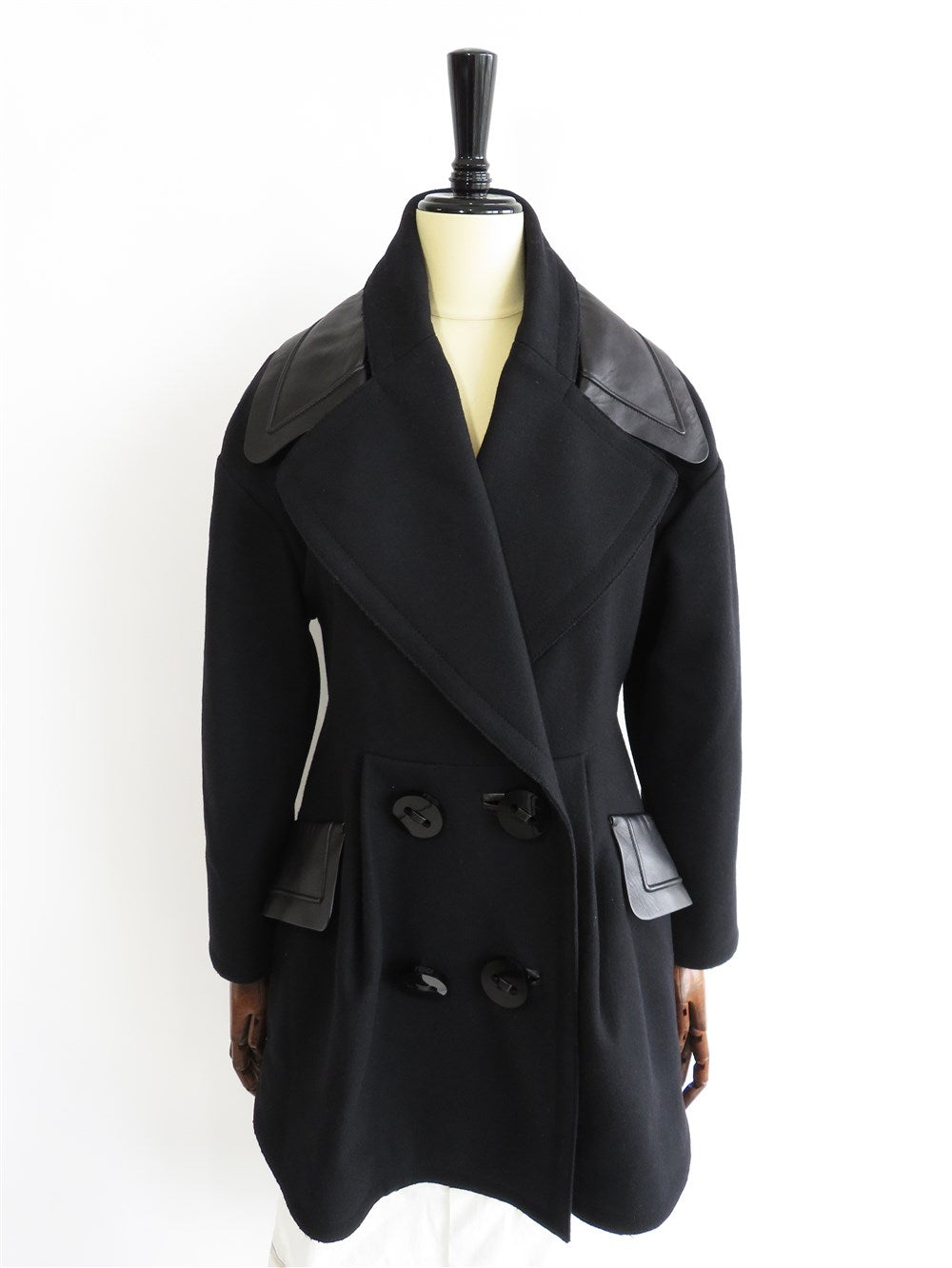 ★定期30万円　新品タグ付き★【Guy Laroche】（F）ラムレザー コート レザーカラー ダブル コート