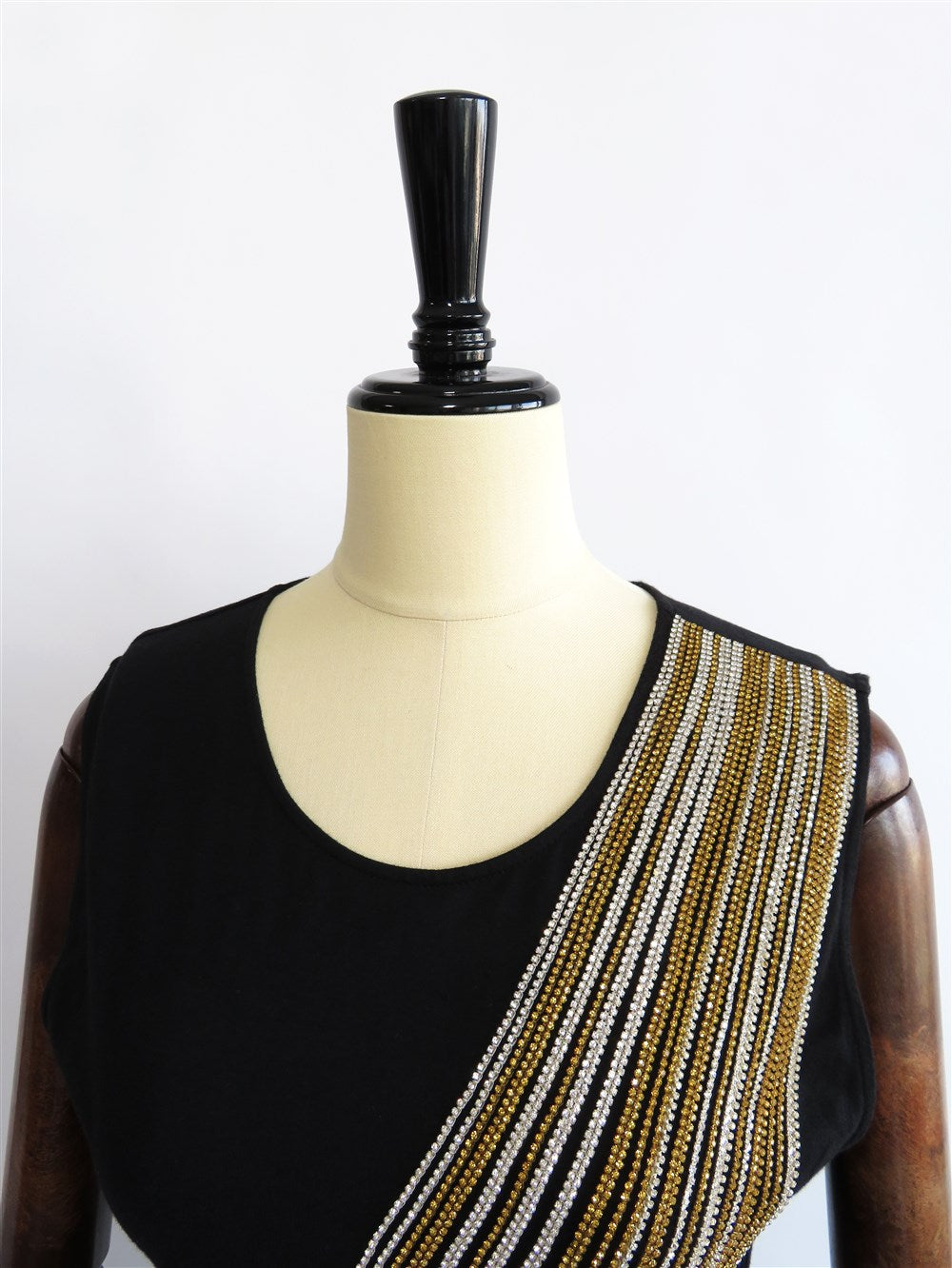 クリスタル装飾 スリーブレス プルオーバー