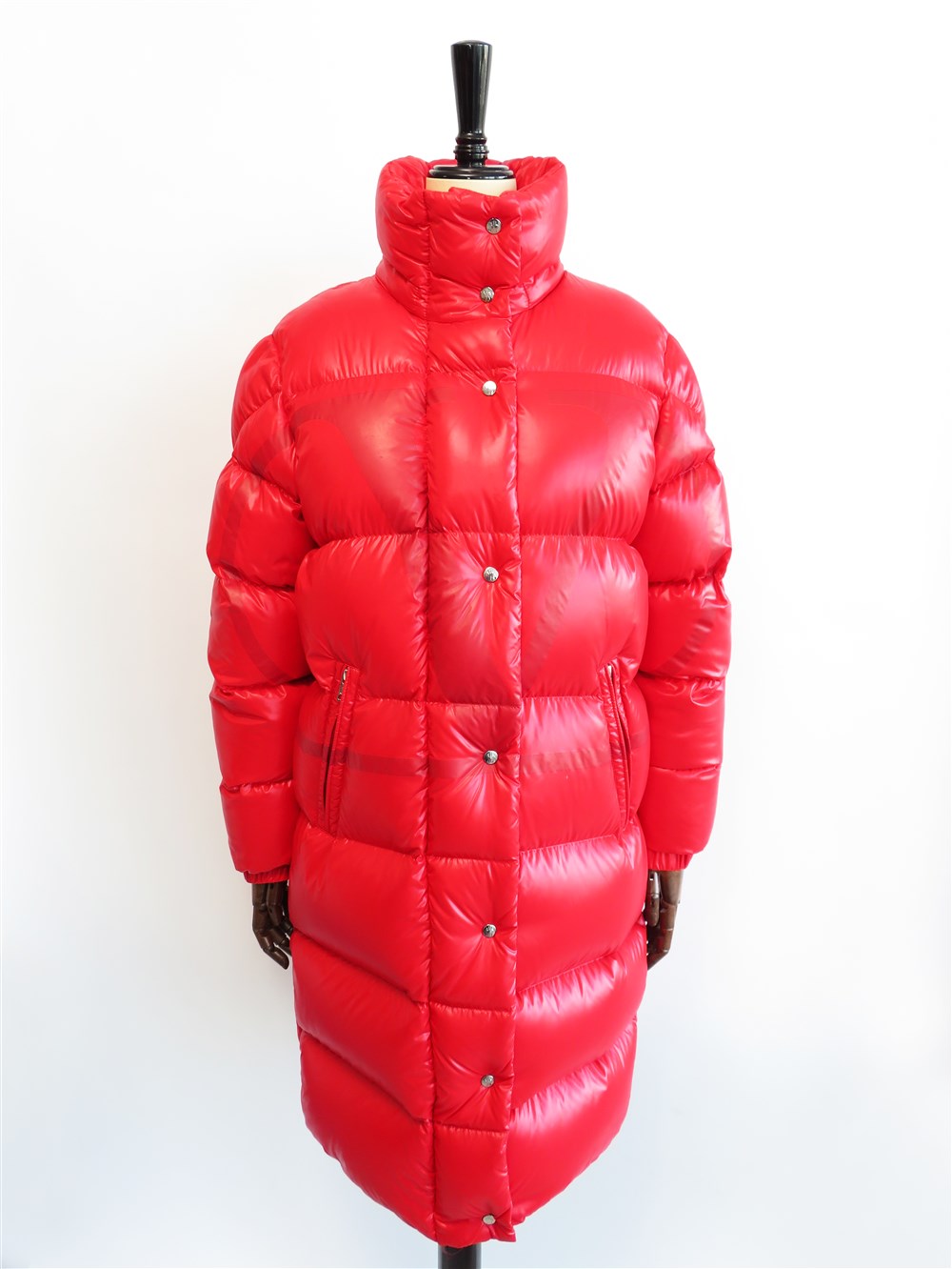 MONCLERコラボ Vロゴ ダウン コート