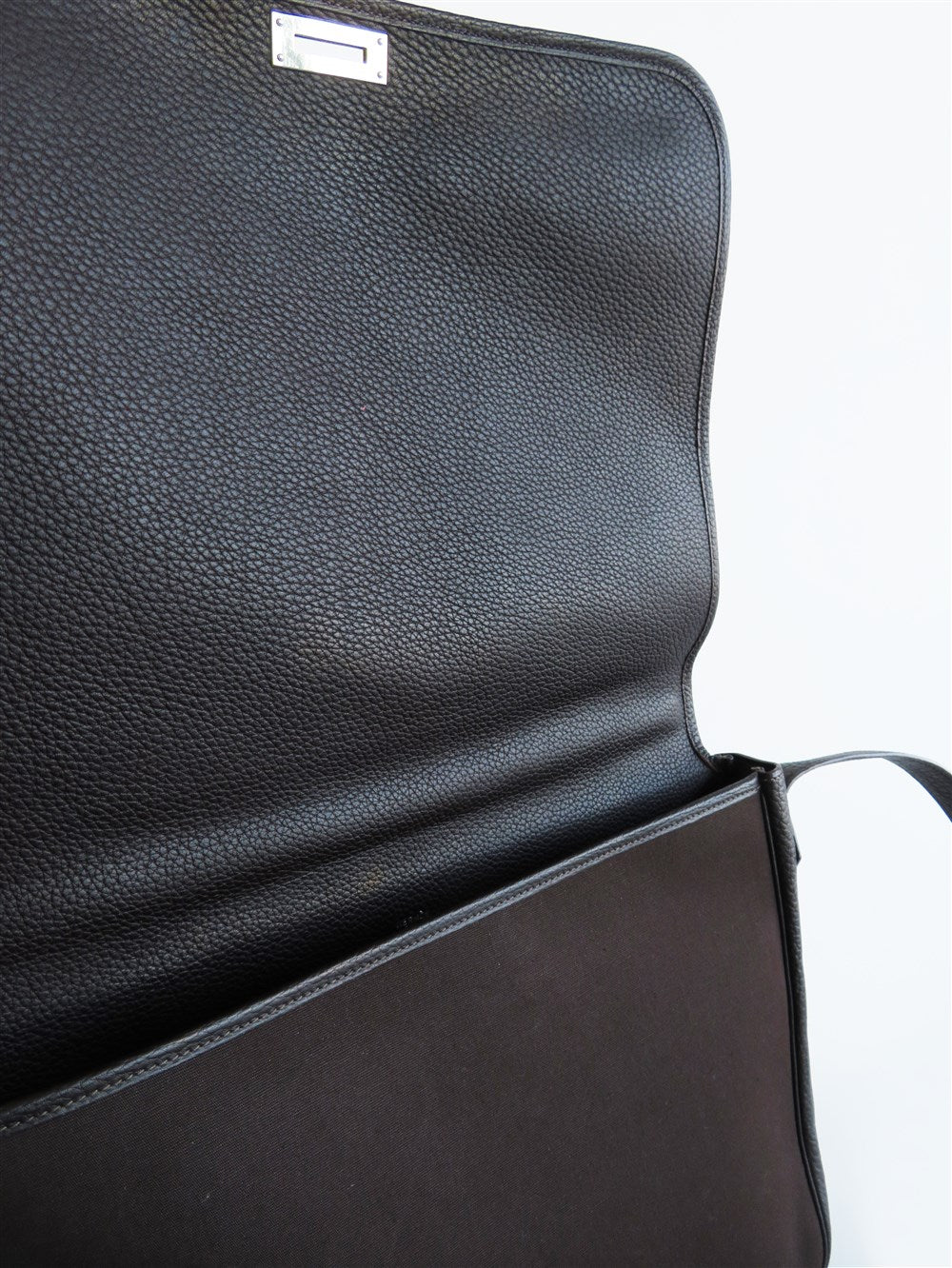 ヴィクトリア メッセンジャーバッグ