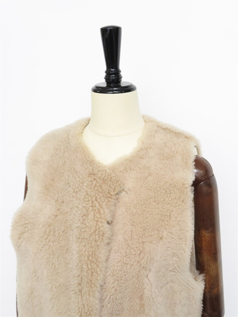 スリーブレス ムートン コート