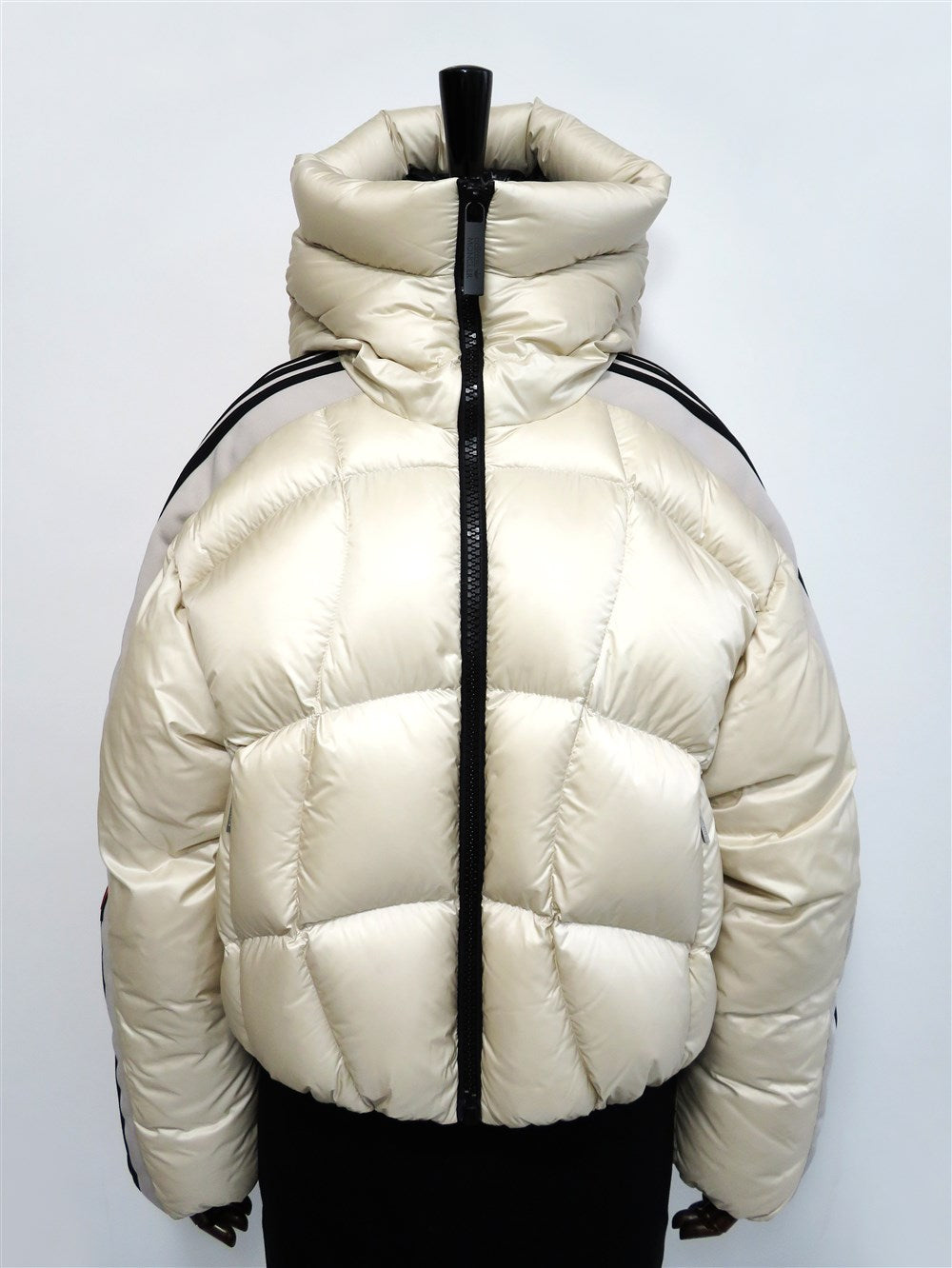 Moncler x ADIDAS FUSINE ショート ダウン ジャケット