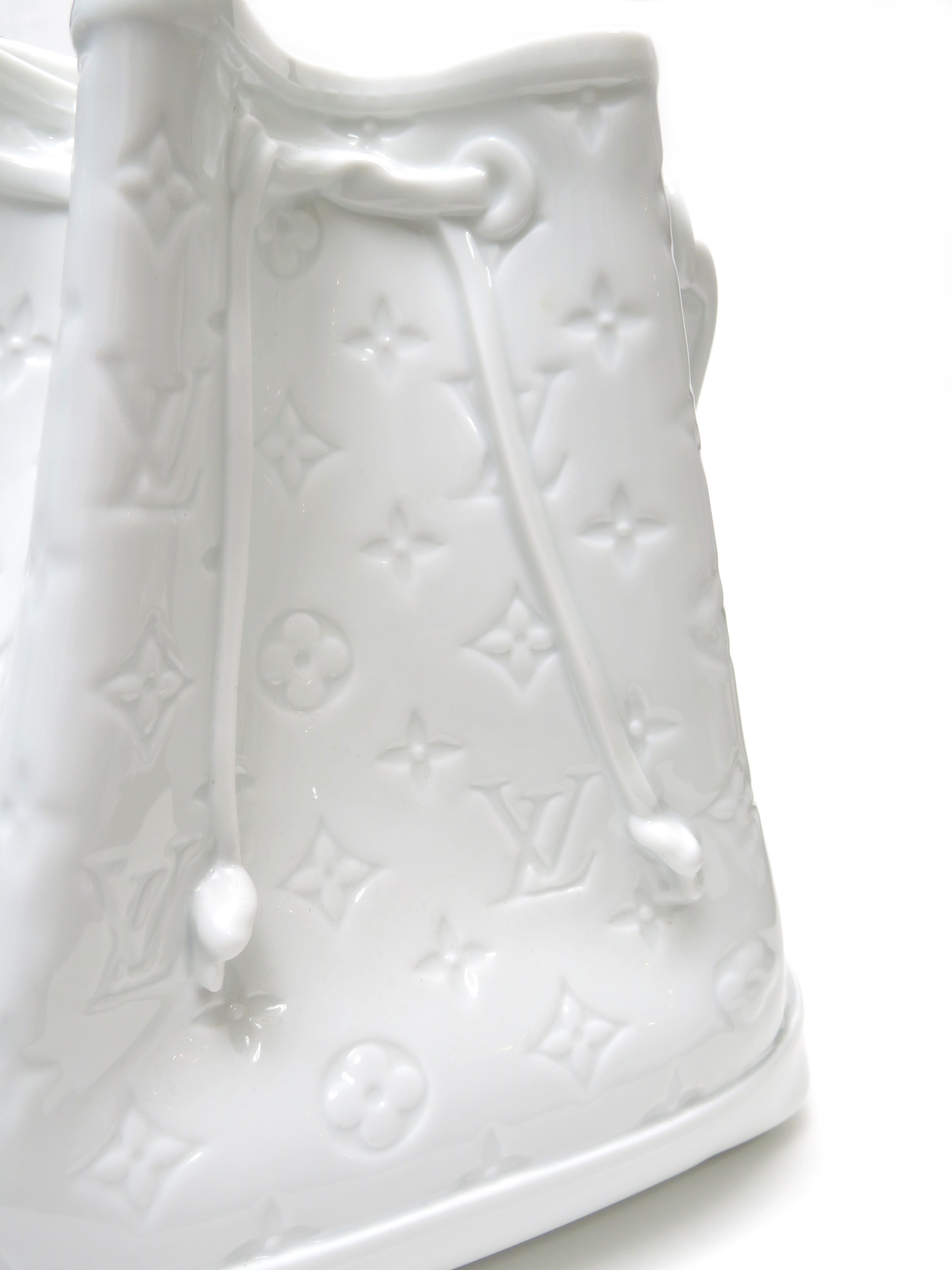 ヴェース・ポーセリン モノグラム フラワーべース