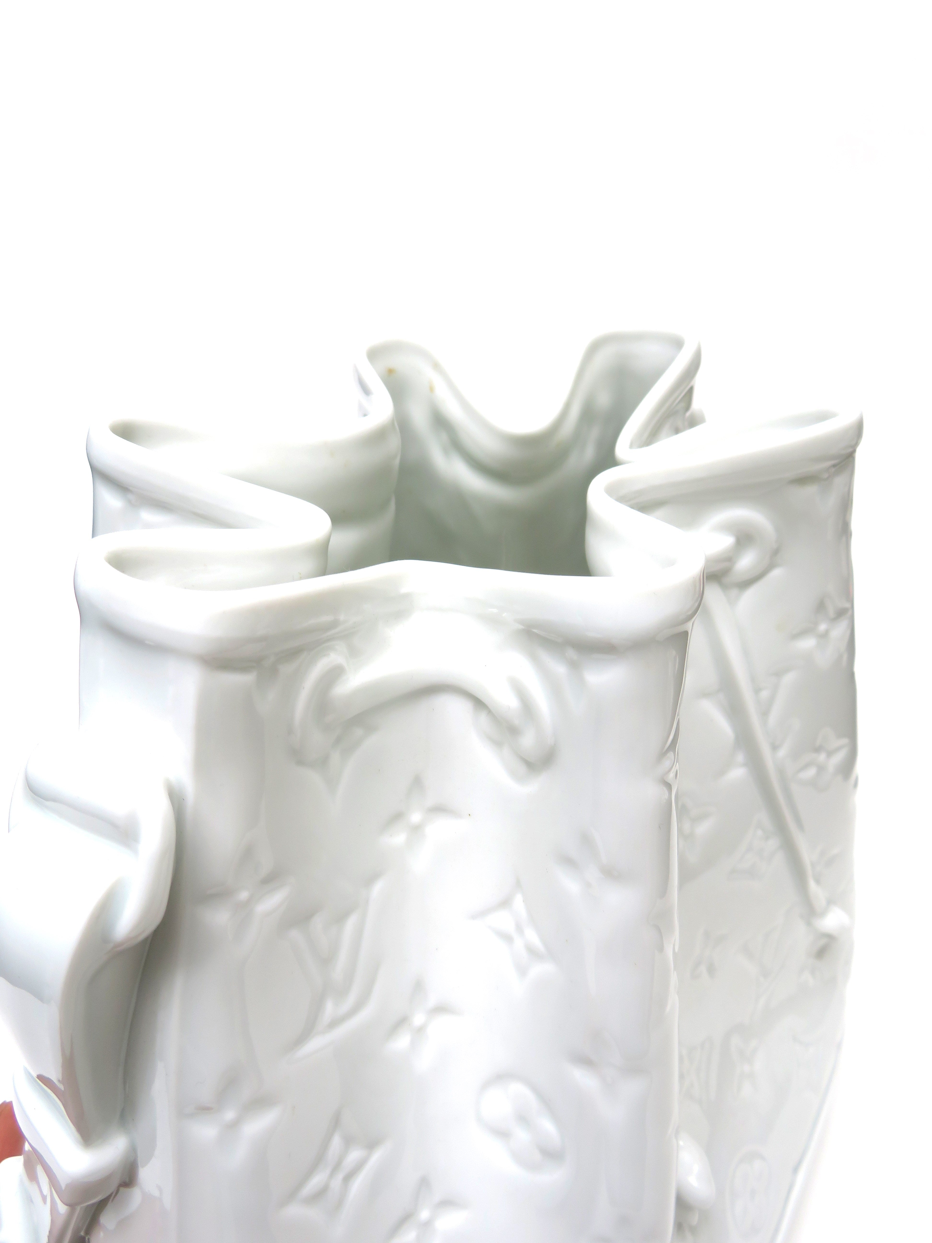 ヴェース・ポーセリン モノグラム フラワーべース