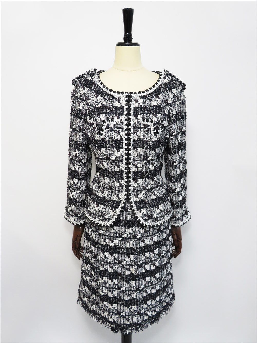 CC ツイード ノーカラー スーツ