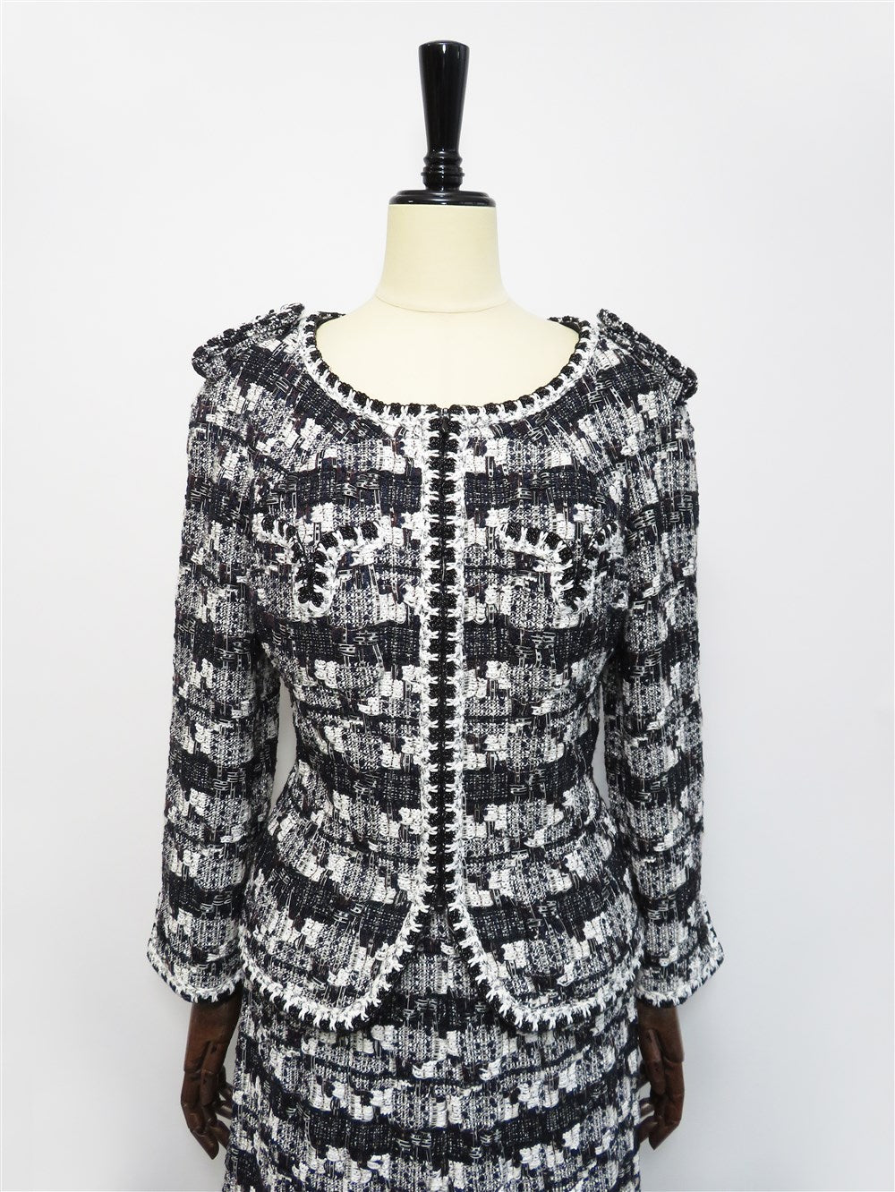 CC ツイード ノーカラー スーツ