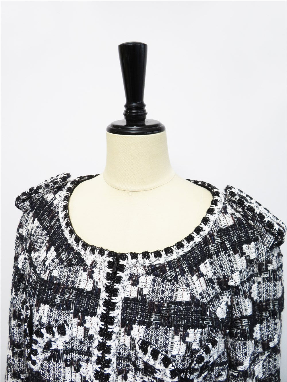 CC ツイード ノーカラー スーツ