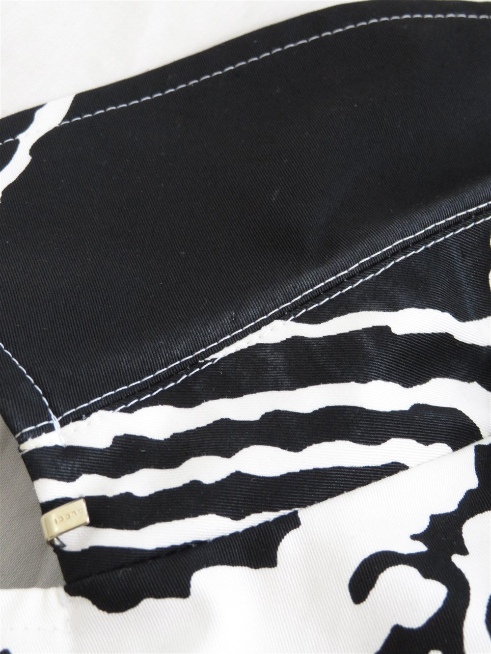 グラフィティー トレンチーコート