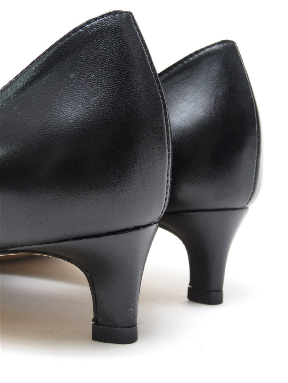 ポインテッドトゥ ローヒール パンプス