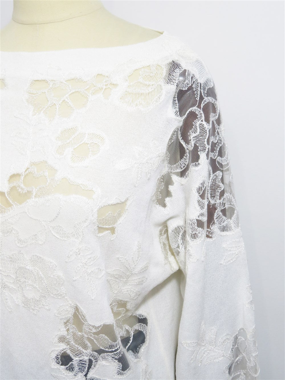 シアーフローラルレース ボートネック トップス