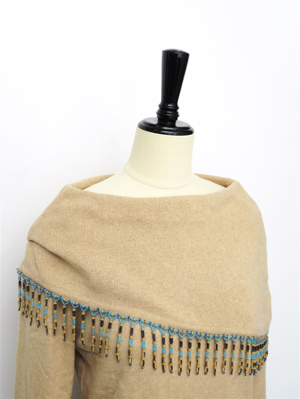 ビーズフリンジ オフショルダー ニット