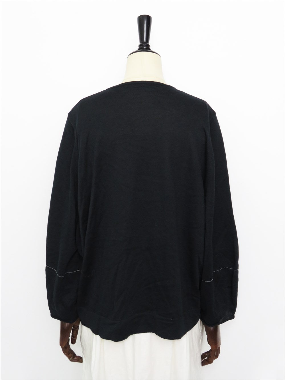 フラワーコサージュ付き Vネック プルーバー