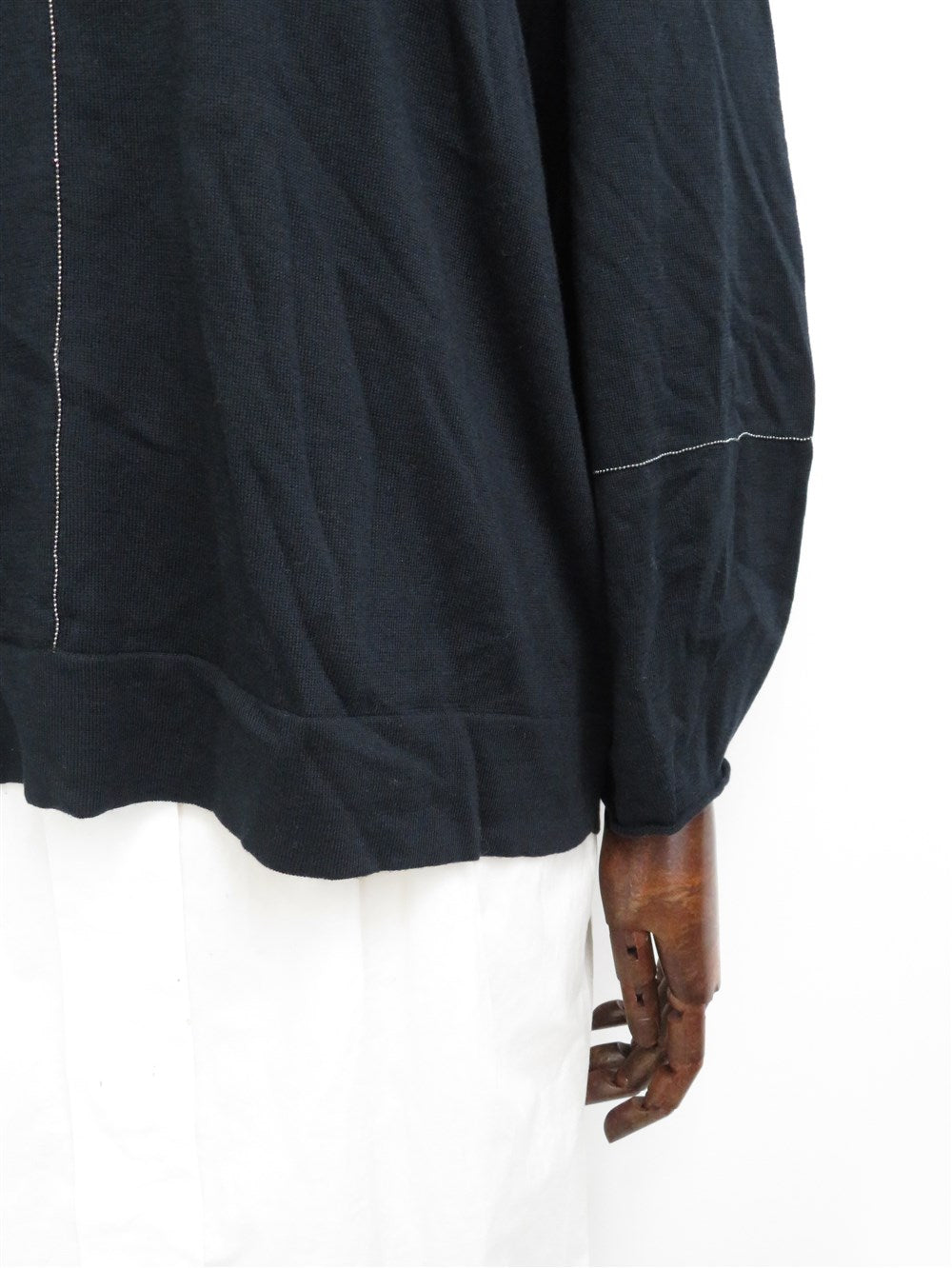 フラワーコサージュ付き Vネック プルーバー