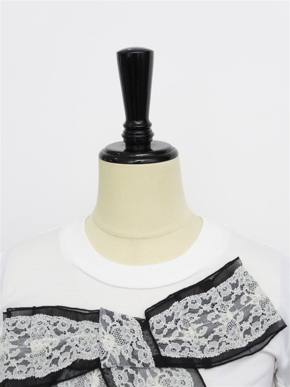 レースリボン付き パフスリーブ Tシャツ