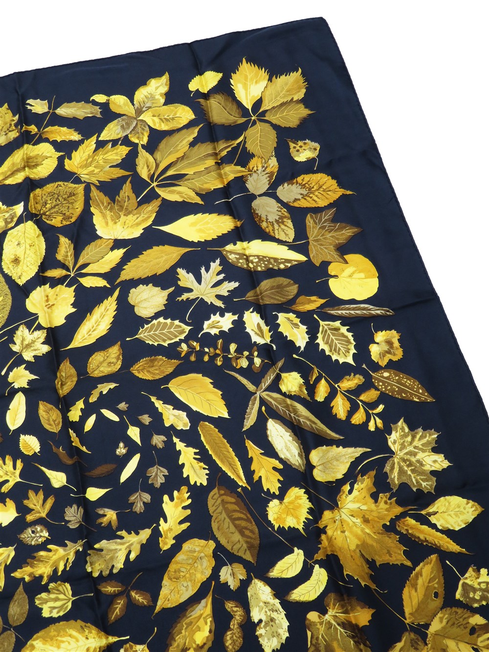 カレ90 Tourbillon 落ち葉 渦巻き シルク スカーフ