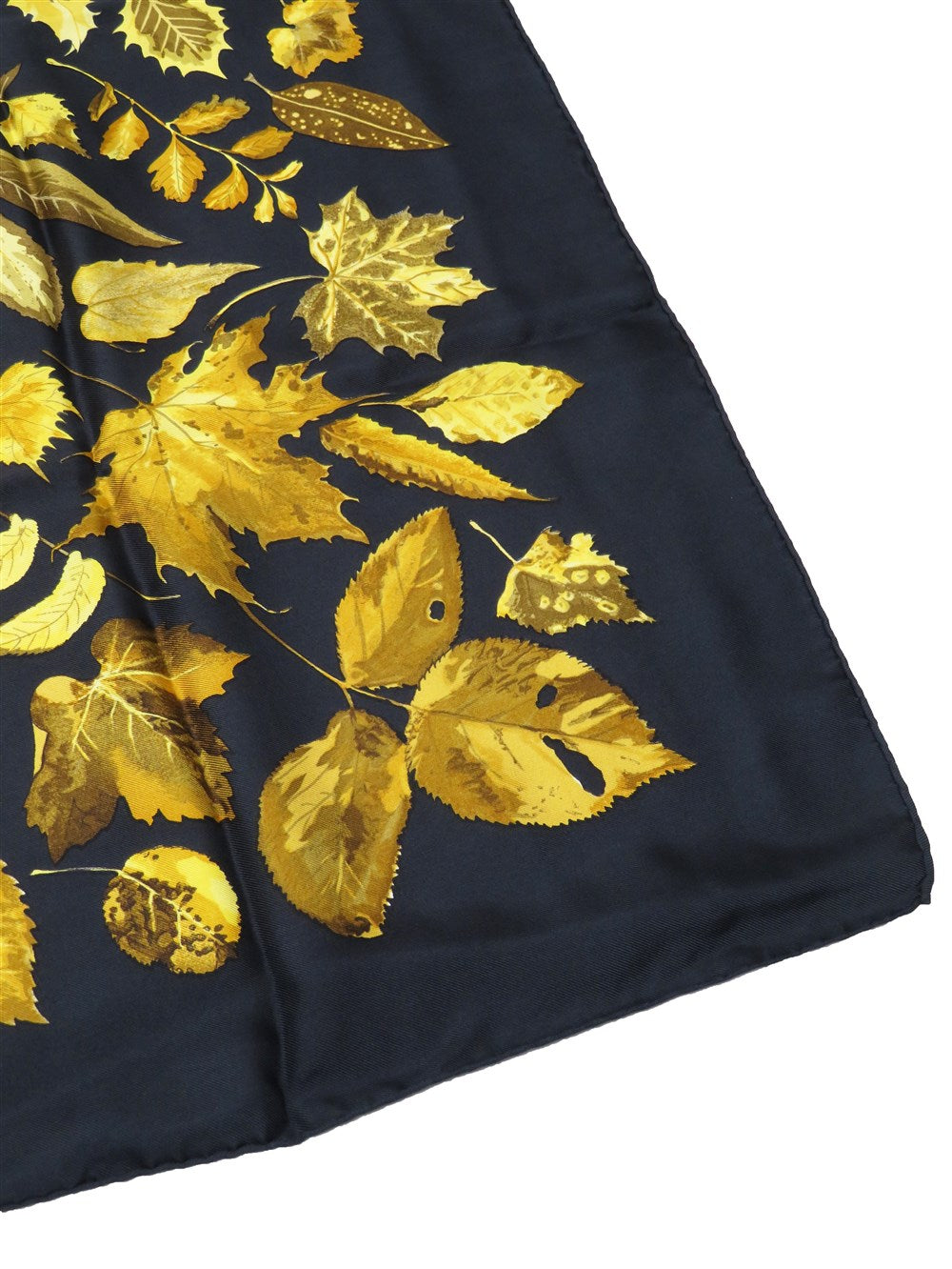 カレ90 Tourbillon 落ち葉 渦巻き シルク スカーフ