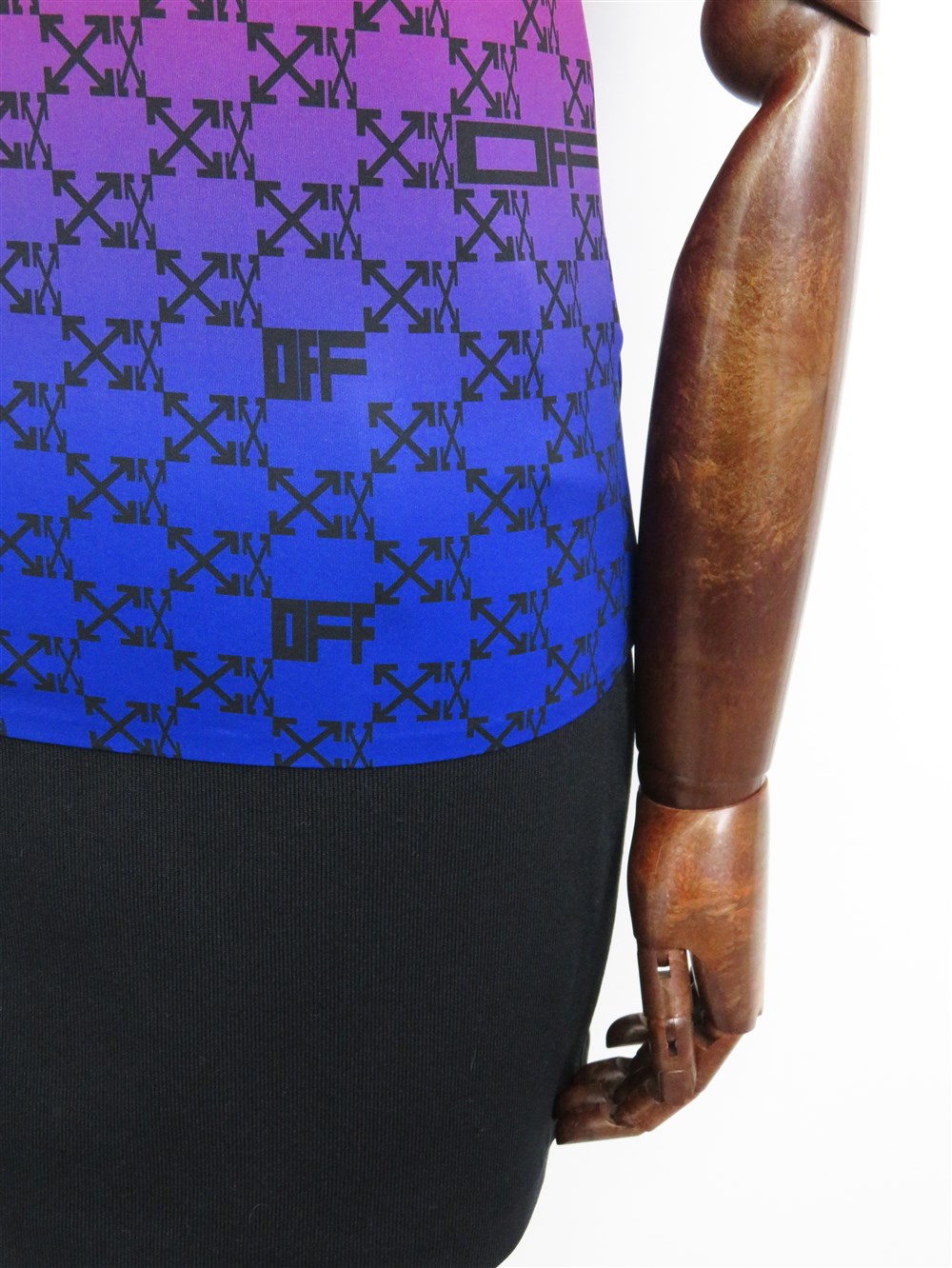 アスレジャー モノグラム Tシャツ