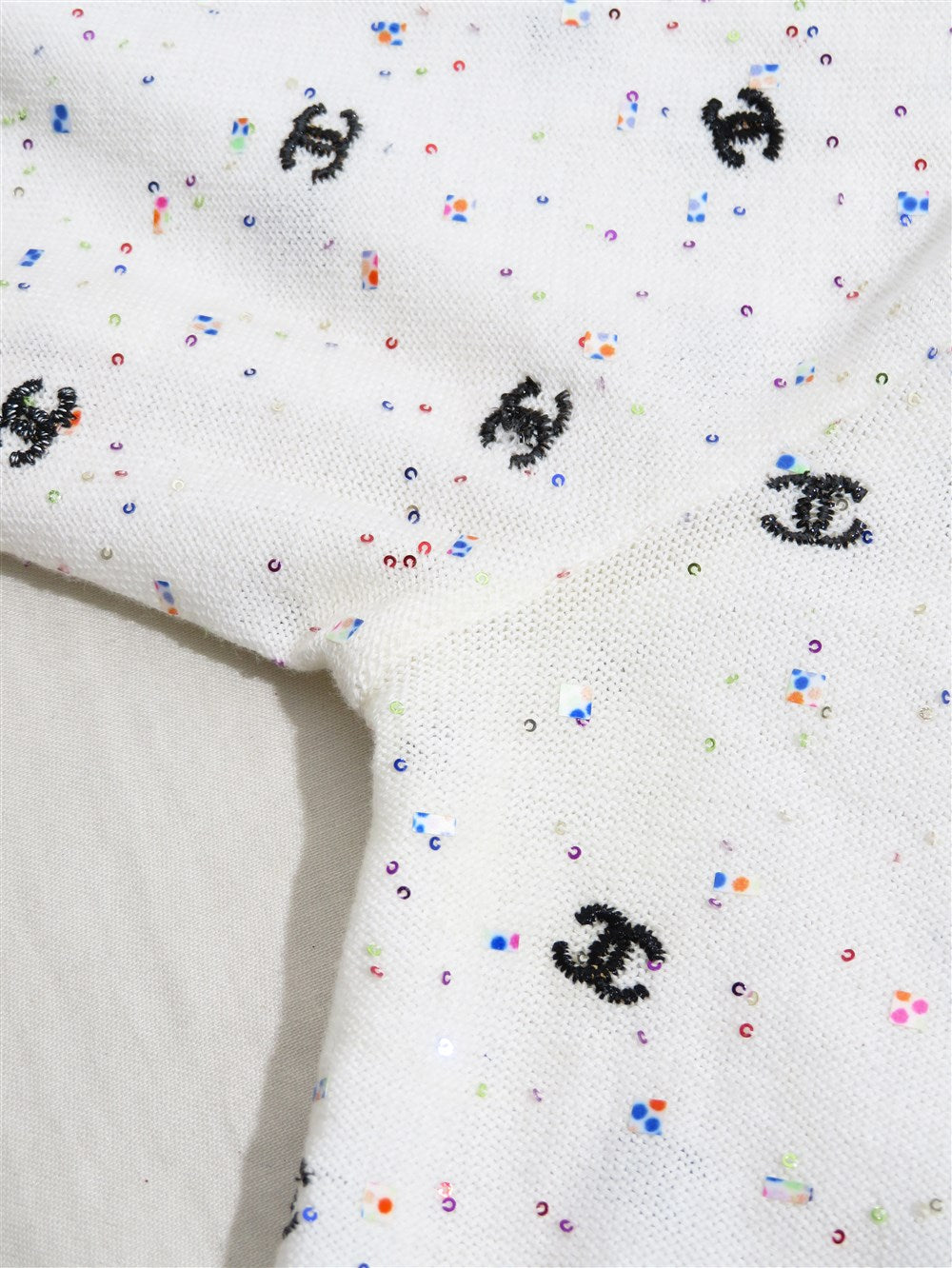 CC ココマーク マイクロスパンコール刺繡 プルオーバー